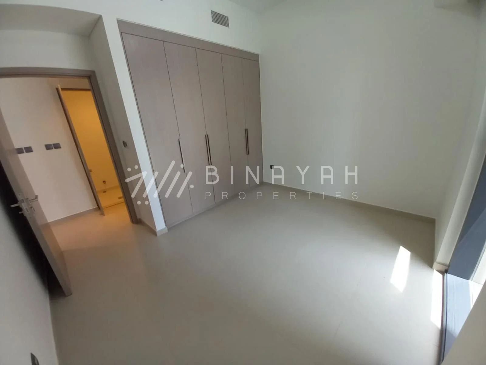 Luxury Living Fountain View Vacant